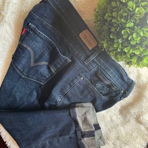 Levi’s blue denim cuffed capri jeans size 8
